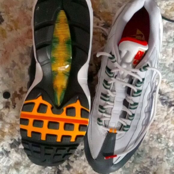 Nike Airmax 11.5   - Picture 2 of 5